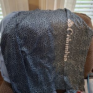 Columbia Black and Blue Geometric Swim Rash Shirt